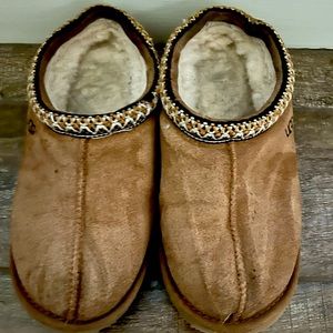 UGG slippers women size 6